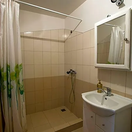 Sveciuose Pas Aldona Lodge *