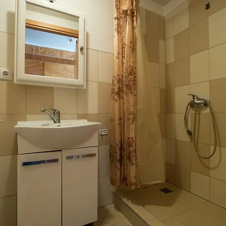 Sveciuose Pas Aldona Lodge *
